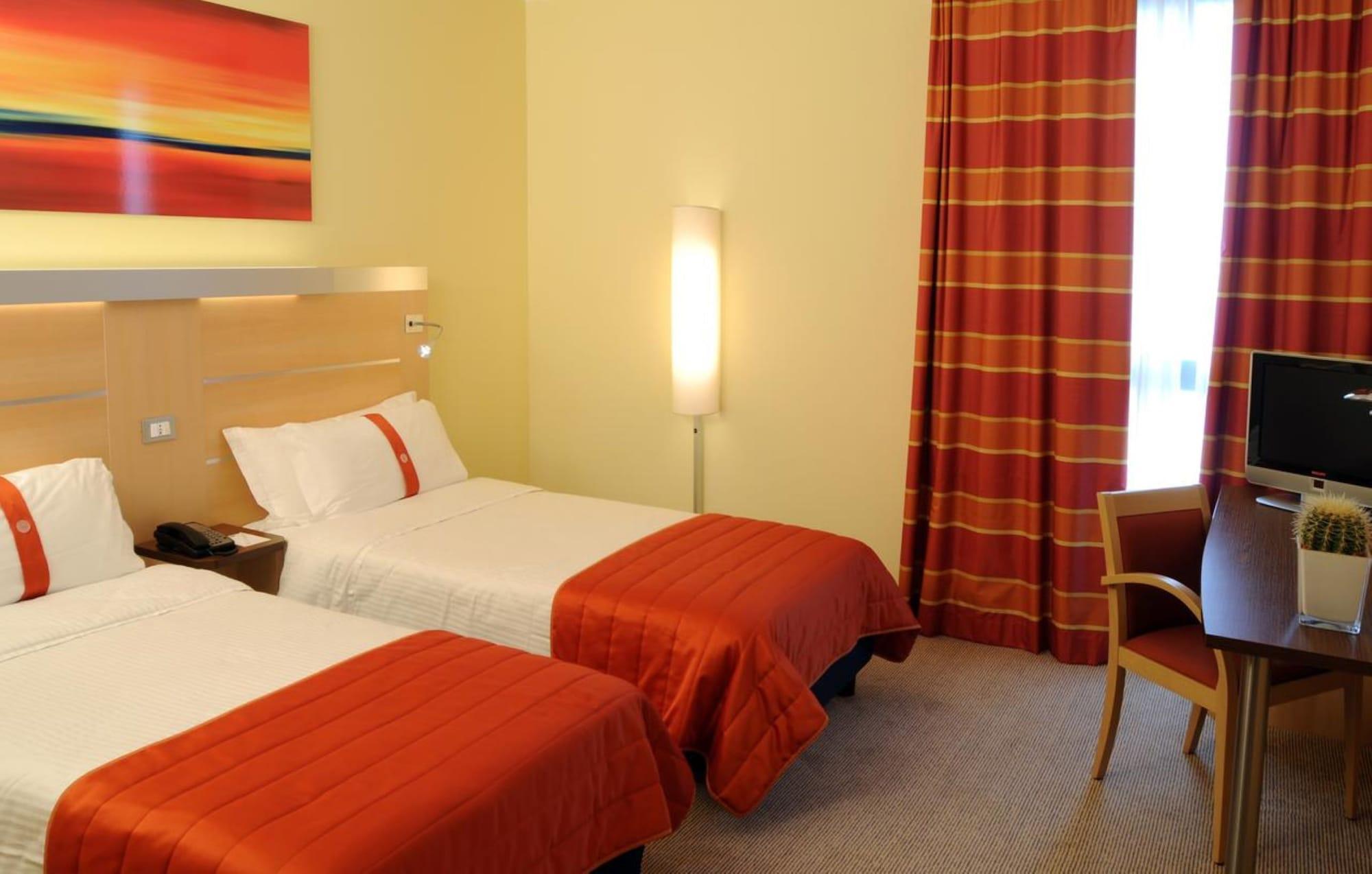 Idea Hotel Milano San Siro Bagian luar foto A room at the Holiday Inn in Athens