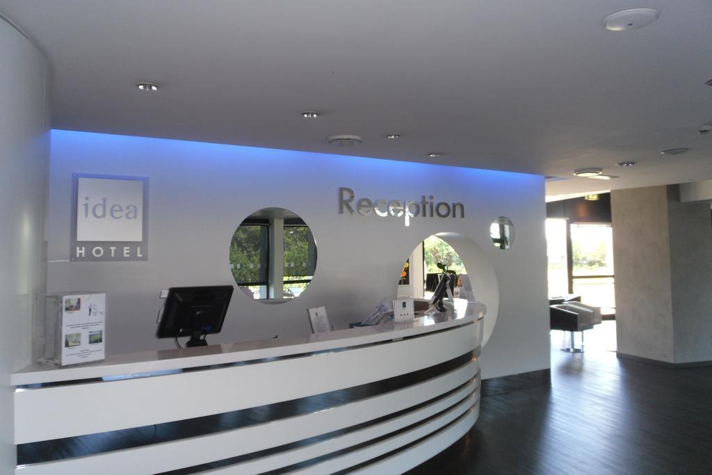 Idea Hotel Milano San Siro Bagian luar foto Reception desk of a modern hotel