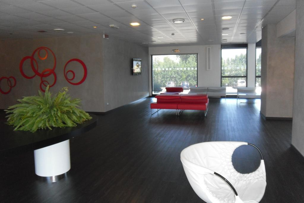 Idea Hotel Milano San Siro Bagian luar foto Interior of the building