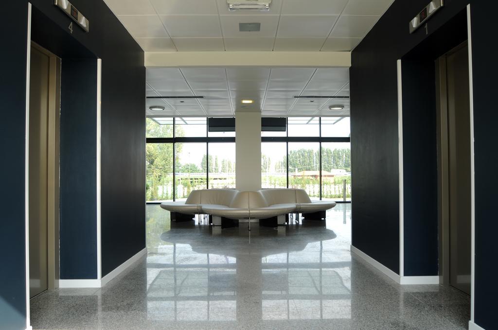 Idea Hotel Milano San Siro Bagian luar foto The interior of the building
