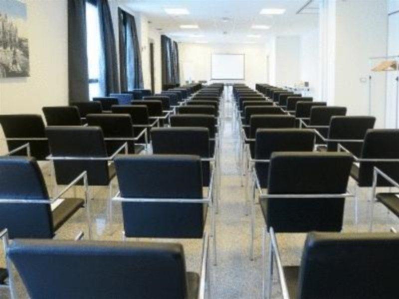 Idea Hotel Milano San Siro Bagian luar foto The conference hall of the hotel