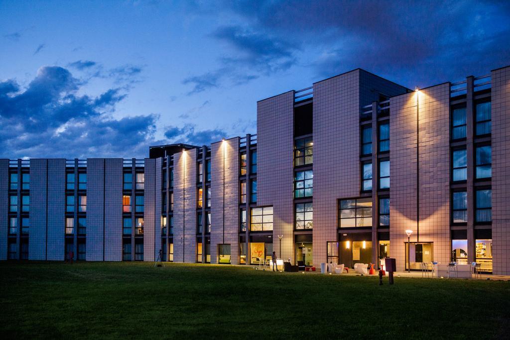 Idea Hotel Milano San Siro Bagian luar foto The main building of the hotel