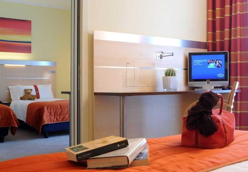 Idea Hotel Milano San Siro Bagian luar foto A room at a hotel