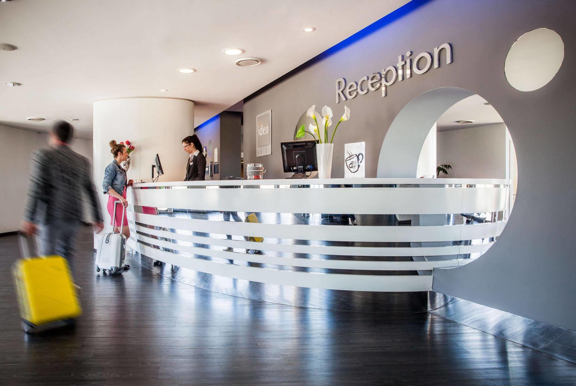 Idea Hotel Milano San Siro Bagian luar foto Reception desk