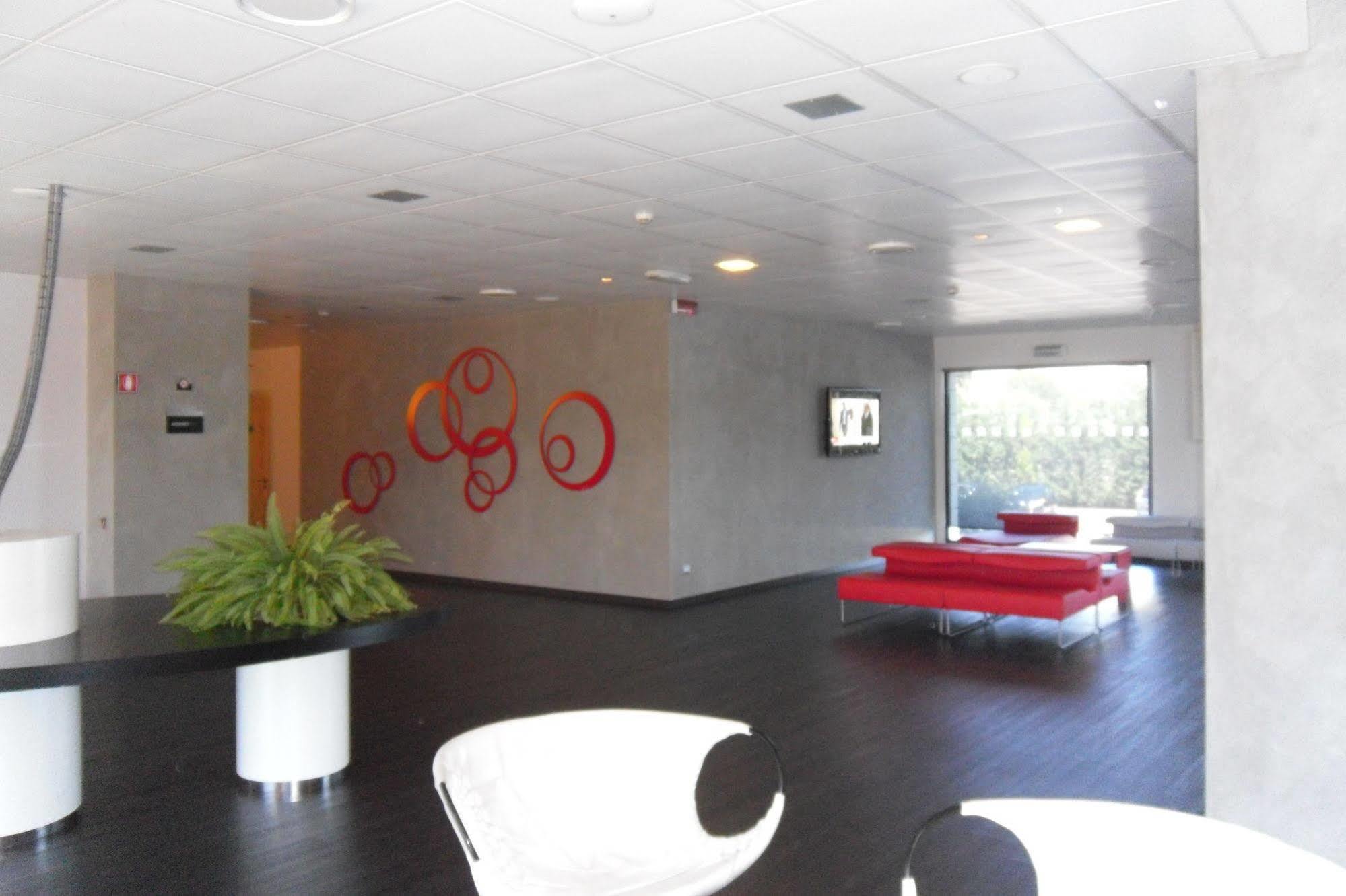 Idea Hotel Milano San Siro Bagian luar foto The reception area of the hotel