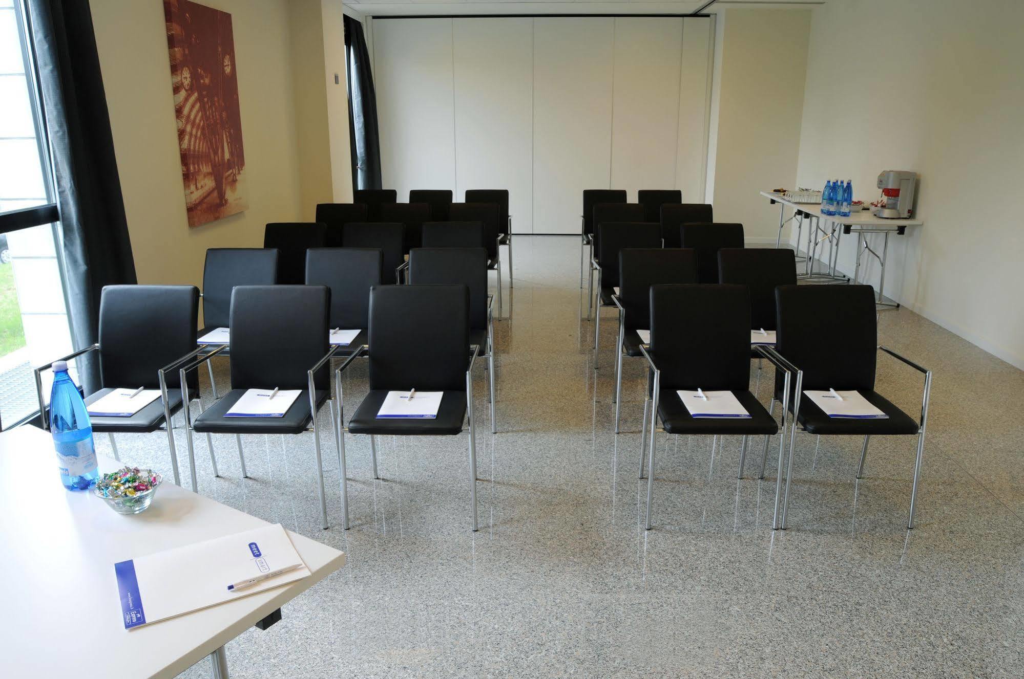 Idea Hotel Milano San Siro Bagian luar foto The conference room
