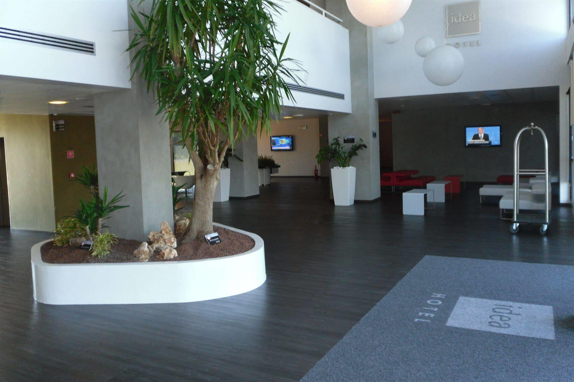 Idea Hotel Milano San Siro Bagian luar foto Reception of the hotel