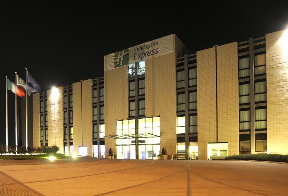 Idea Hotel Milano San Siro Bagian luar foto Holiday Inn Express in Belgrade